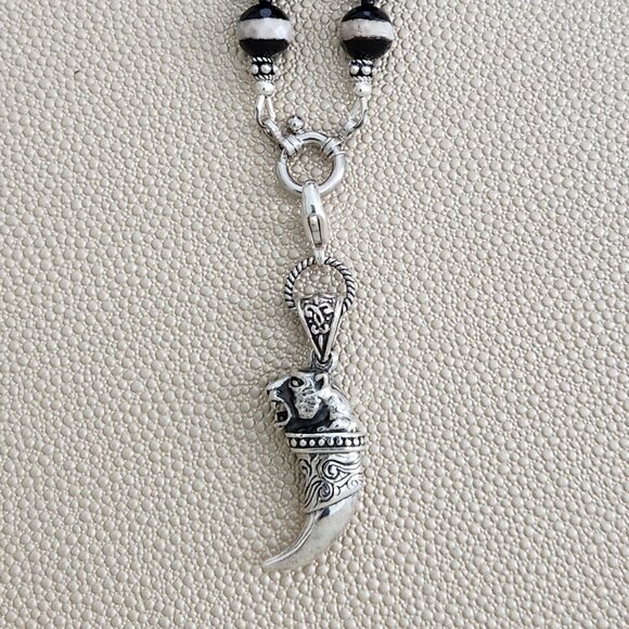 STRIPED TIBETAN AGATE NECKLACE W/ 925 SILVER TIGER CLAW PENDANT--24" - Picture 2 of 4